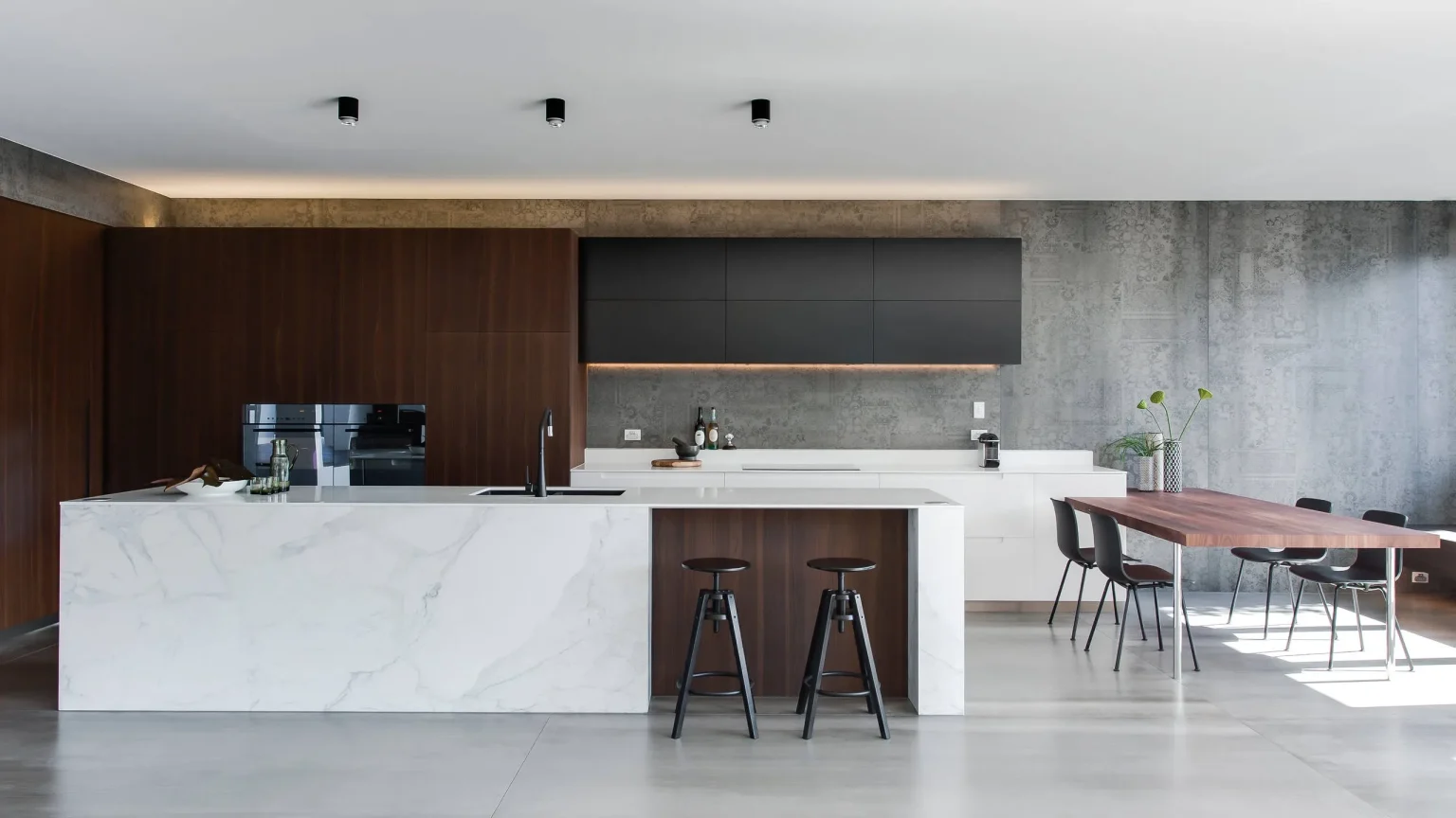 Modern Apartments Custom Kitchen Cabinet Solutions